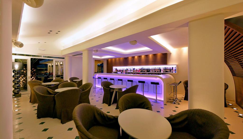 Sandy Bay Hotel Plomari ภายนอก รูปภาพ